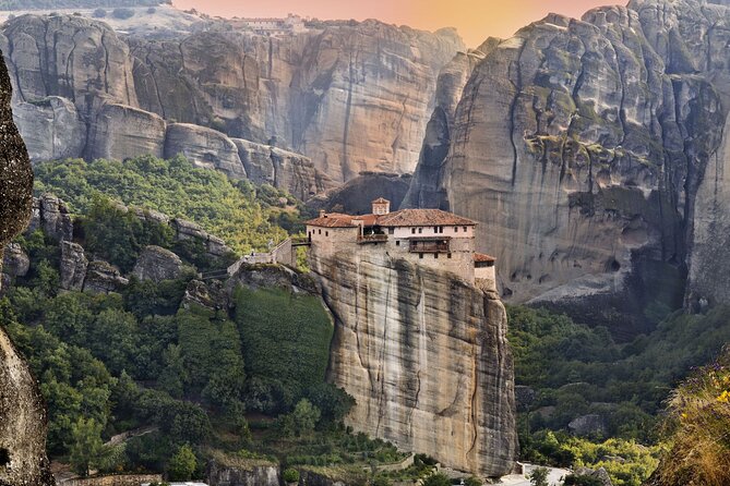 2-Day Delphi Meteora Tour From Athens - Day 1: Athens to Delphi, Arachova, then Kalambaka by late day