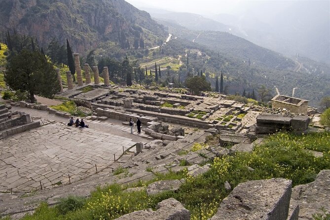2 Day Private Tour to Amazing Delphi & Meteora - Lunch with a view: how the tour handles meals at key stops