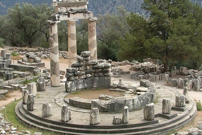 2-Day Private Tour to Delphi and Meteora from Athens - Day 2: Meteora monasteries at your pace, Thermopylae, and Kamena Vourla