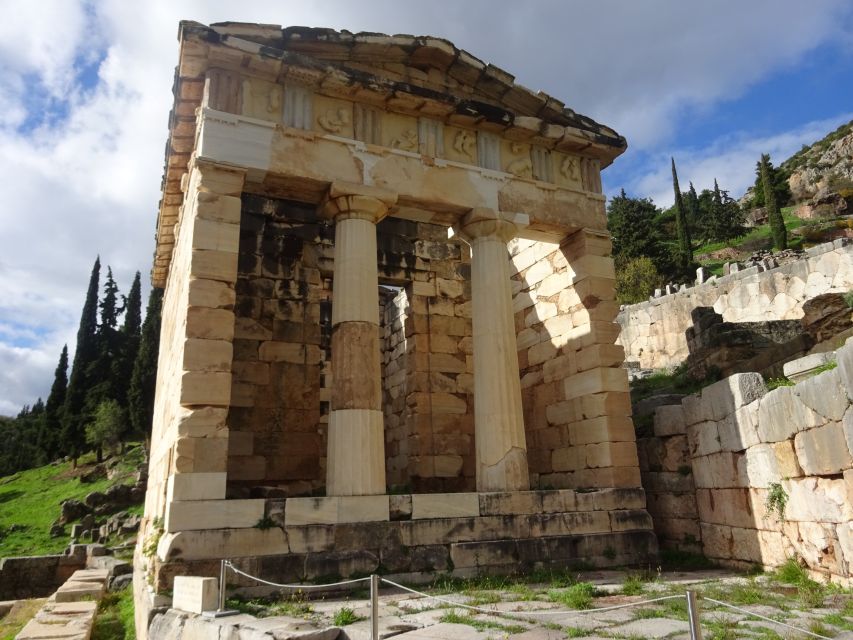 2Day Delphi&Meteora with Official guide,tickets,hotel pickup - Your 4-star overnight in Kalambaka, dinner and breakfast included