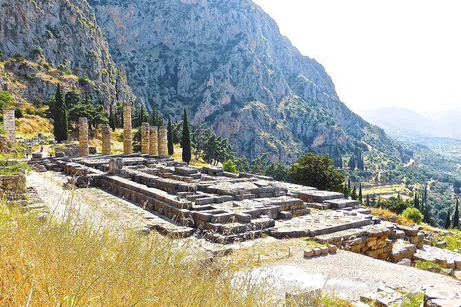 3 Day Private Tour in Olympia, Delphi & Monasteries of Meteora - Day 2: Delphi Archaeological Museum plus Apollo oracle time and the Arachova village detour