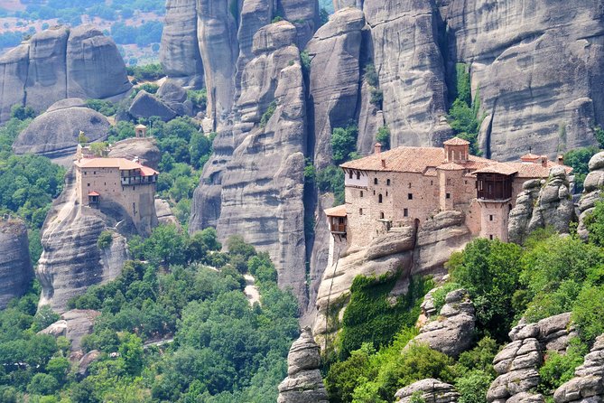 3-Day Trip to Delphi and Meteora from Athens - Coach travel between Athens, Delphi, and Kalambaka