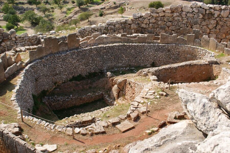 4-Day Tour of Mycenae, Epidaurus, Olympia, Delphi & Meteora - Guides, Pacing, and the Bus Ride: Where This Tour Wins
