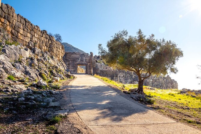 5-Day Ancient Greece & Zakynthos Turtle Island Tour - Day 5: Meteora monasteries, Thermopylae’s Leonidas memorial, and back to Athens
