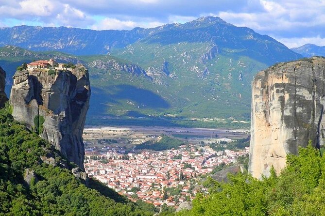 A unique day private tour to Meteora Monasteries from Athens - Key Things You’ll Notice on This Meteora Day Trip