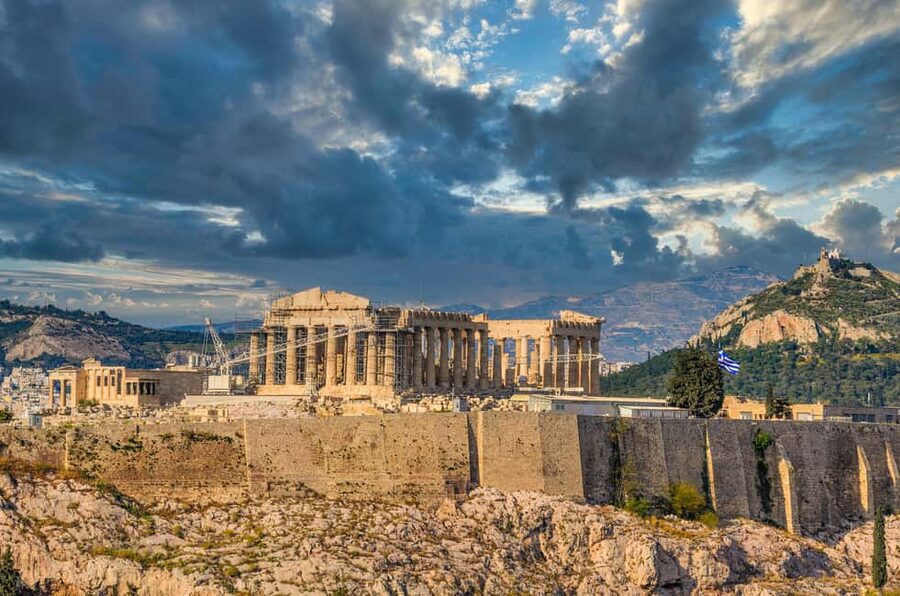 Acropolis and Parthenon: Guided Tour in Italian with Skip-the-Line Ticket - Parthenon photo stop and the Erechtheion with the Caryatids