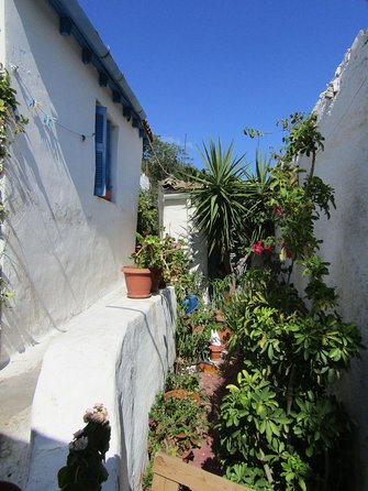 Acropolis monuments, Parthenon and Plaka, Monastiraki walking tour - What the walk feels like: timing, pace, and practical gear