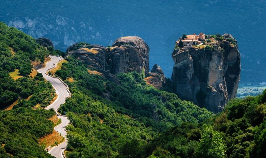 Athens: 2-Day Meteora Monasteries/Caves Tour and Hotel Stay - Day 2 morning choices: 6 monasteries sightseeing or a trail hike option