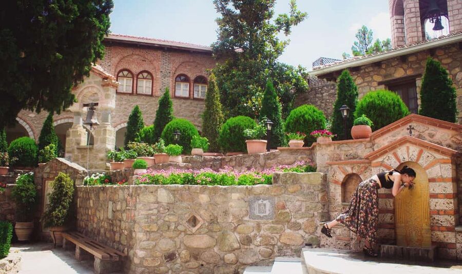 Athens: 2-Day Meteora Monasteries/Caves Tour and Hotel Stay - The Athens to Kalambaka ride, and that mid-route comfort stop