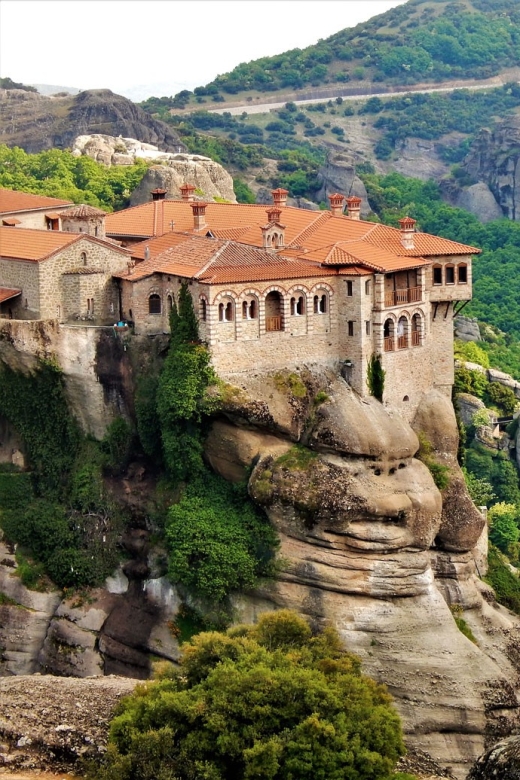 Athens: 2-Day Meteora Tour in Spanish with Guide & Hotel - First, the Logistics That Actually Matter: Athens to Kalabaka