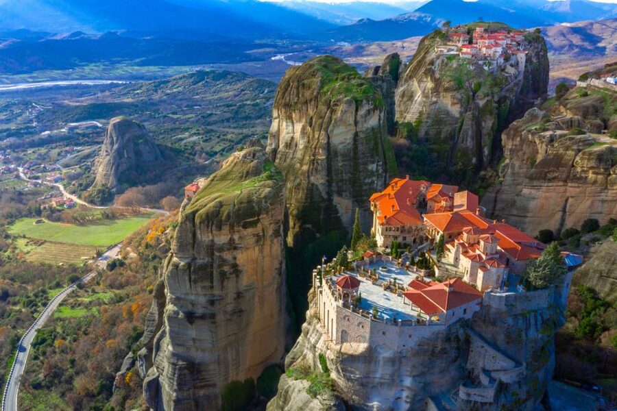 Athens: 2-Day Meteora Tour in Spanish with Guide & Hotel - Guides and Language: What You Can Count On, What Might Vary
