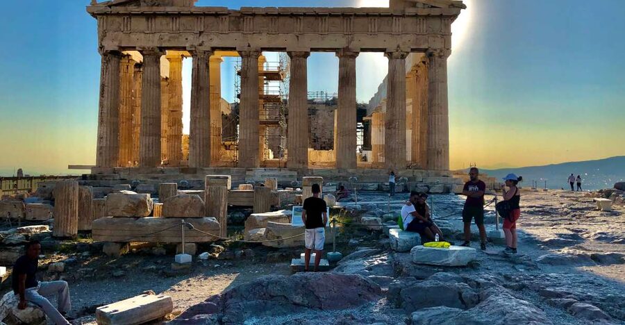 Athens:Acropolis - Historical Center Walking Tour in Spanish - Where you meet your Spanish guide and how communication works