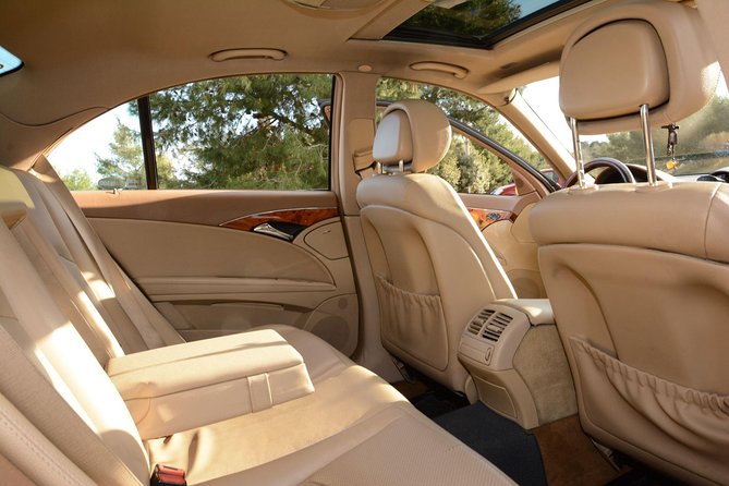 Athens airport to Athens Center private transfer - The car experience: A/C, Wi-Fi, and ready child seats