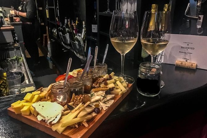Athens by Night: Small Group Sightseeing with Drinks and Food Tasting - Stop 1: Psyrri after dark, meze stops and live music energy