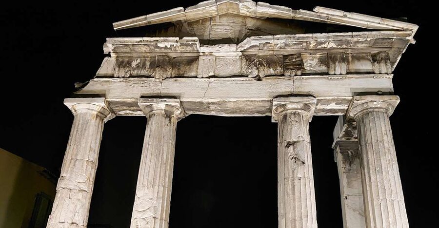 Athens: City Highlights Nighttime Walking Tour in Spanish - Why a 2-hour Athens night walk beats doing it alone