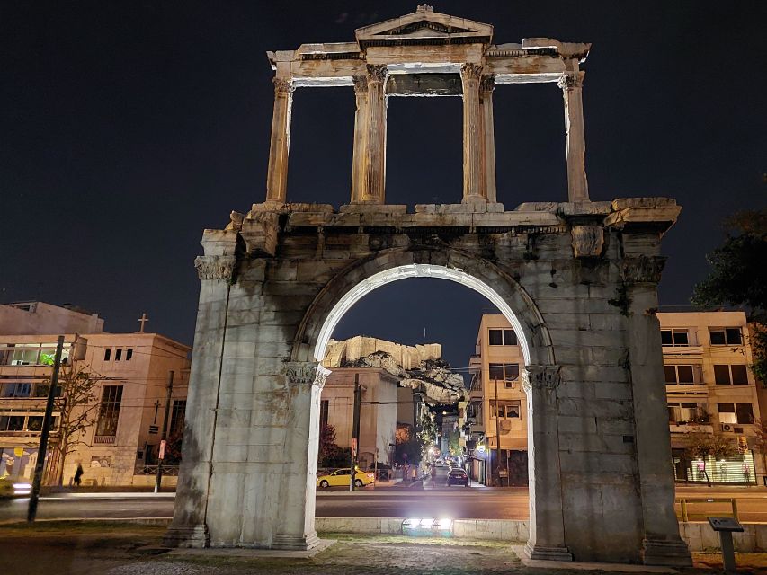 Athens: City Highlights Nighttime Walking Tour in Spanish - Finding your start point by the National Library of Greece
