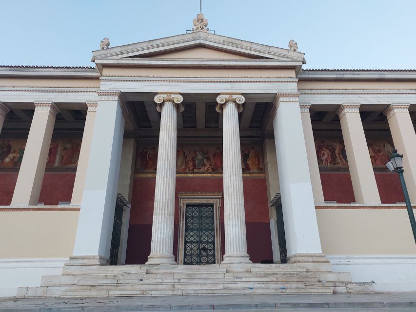 Athens: City Highlights Nighttime Walking Tour in Spanish - Syntagma Square and the Greek Parliament Evzones