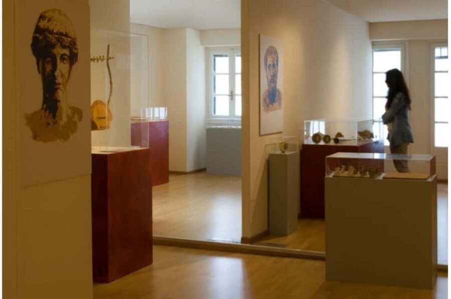 Athens: City Pass with Acropolis, Museums, HoHo & Transport - New Acropolis Museum first: how the audio guide helps you see the site