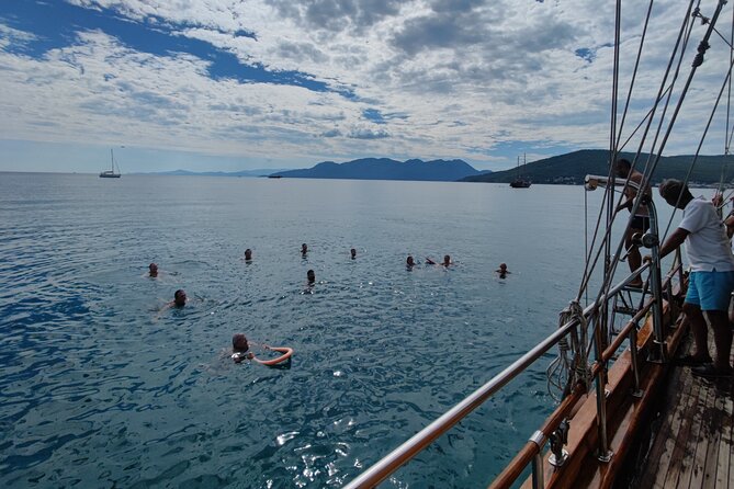 Athens cruise: Agistri, Moni/Metopi, Aegina with lunch & drinks - Zea Marina Departure and On-Board Breakfast at Piraeus