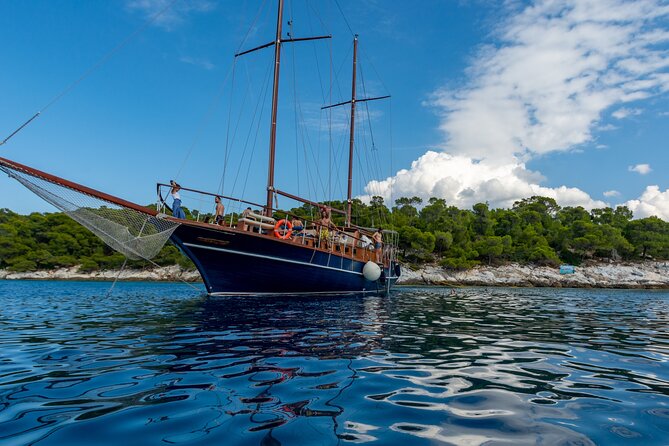 Athens Day Cruise: 3 Islands Tour in the Saronic Gulf with Lunch - The Crew Experience: Safety, Humor, and Not Getting Lost