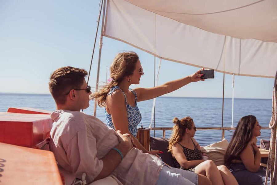 Athens Day Cruise: Agistri, Moni & Aegina + Lunch & Drinks - The pacing: how the day feels from start to finish