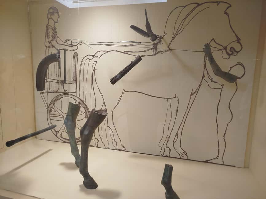 Athens: Delphi and Arachova Day Trip with Guide - Delphi Museum, the Charioteer and artifacts you can connect to