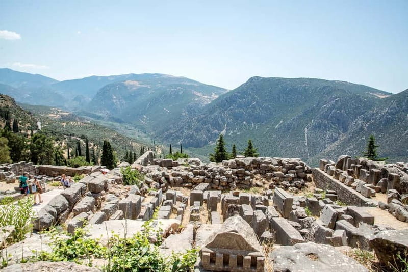 Athens: Delphi and Arachova Day Trip with Guide - Bus comfort, headsets, and why your ears matter