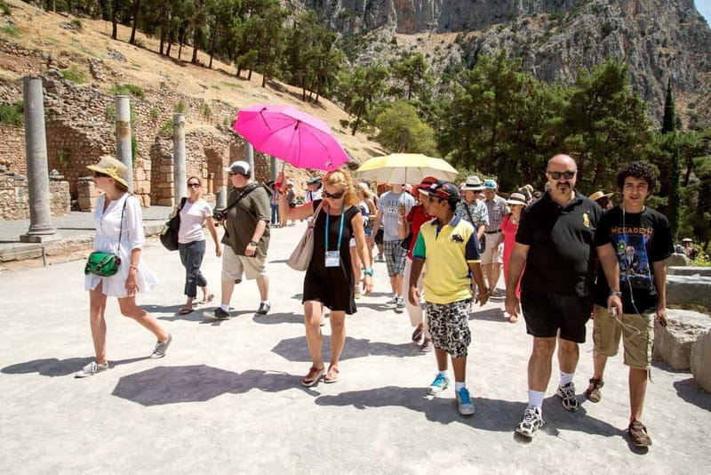 Athens: Delphi and Arachova Day Trip with Guide - The Levadia and Arachova rhythm, quick scenic hits