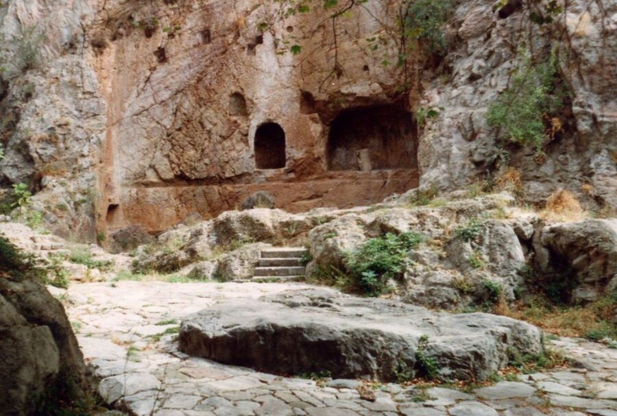 Athens: Delphi, Corycian Cave, and 300 Battlefield Day Trip - Key Highlights You Should Actually Care About