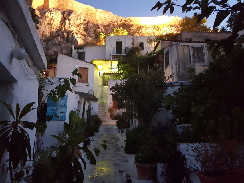 Athens: Evening Guided Walking Tour with Plaka & Dinner - Syntagma Square and the Tomb of the Unknown Soldier moment