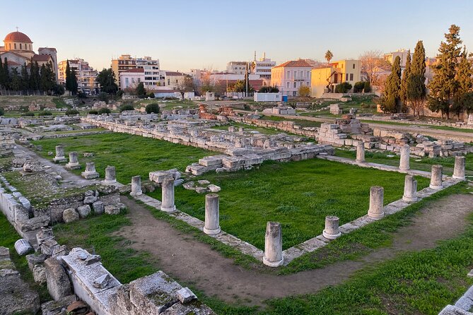Athens Food and Wine Walk from Street Art to Greek Dinner - The Statue Moment: A Quick Culture Interlude