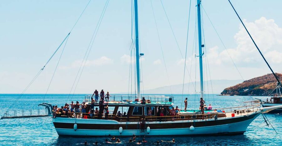 Athens: Full-Day Island Hopping Cruise with Lunch & Transfer - Getting to the pier: free transfers from central Athens