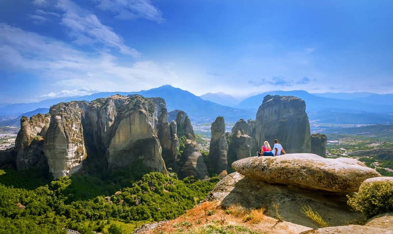 Athens: Full-Day Meteora Tour with Local Guide & Greek Lunch - Kalambaka and Kastraki: the town break that makes the day feel balanced