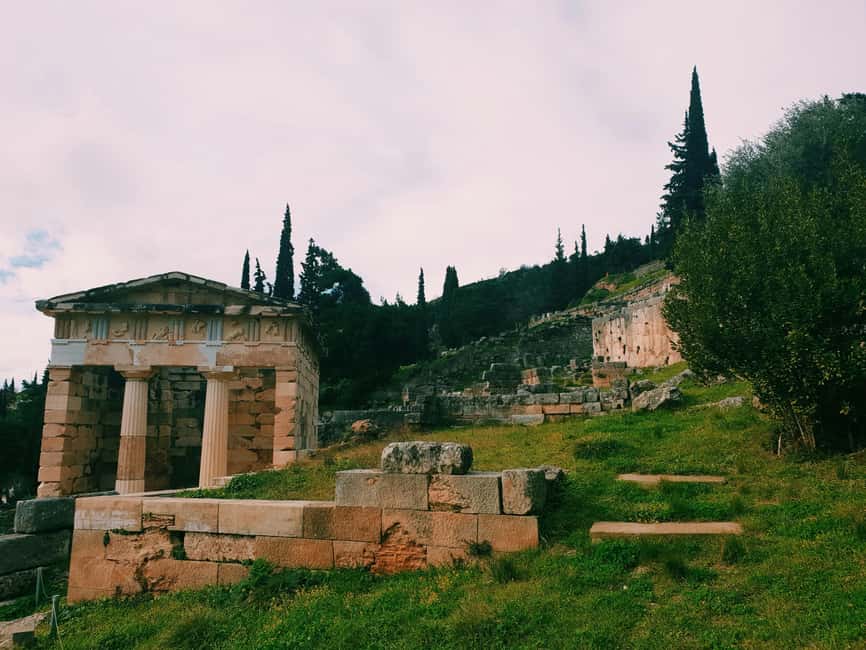 Athens: Full Day Trip Delphi and Arachova - Arachova on the way back, a short taste of mountain life