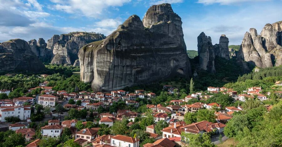 Athens: Meteora Day Trip with Central Pickup & Audio Guide - The Coach Ride to Kalabaka, Long Hours Done Better