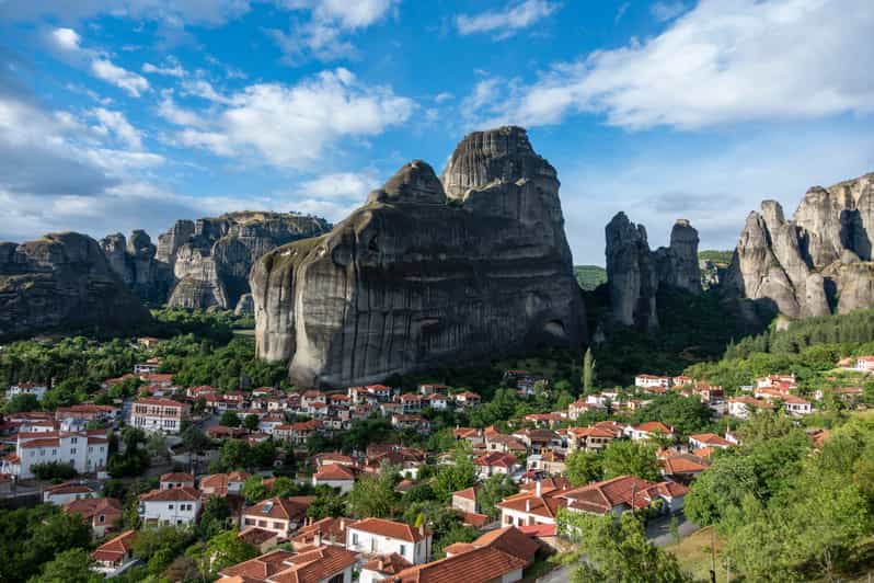 Athens: Meteora Day Trip with Central Pickup & Audio Guide - Pickup From Plaka, Syntagma, Omonoia, and Karaiskaki (and Why It Matters)