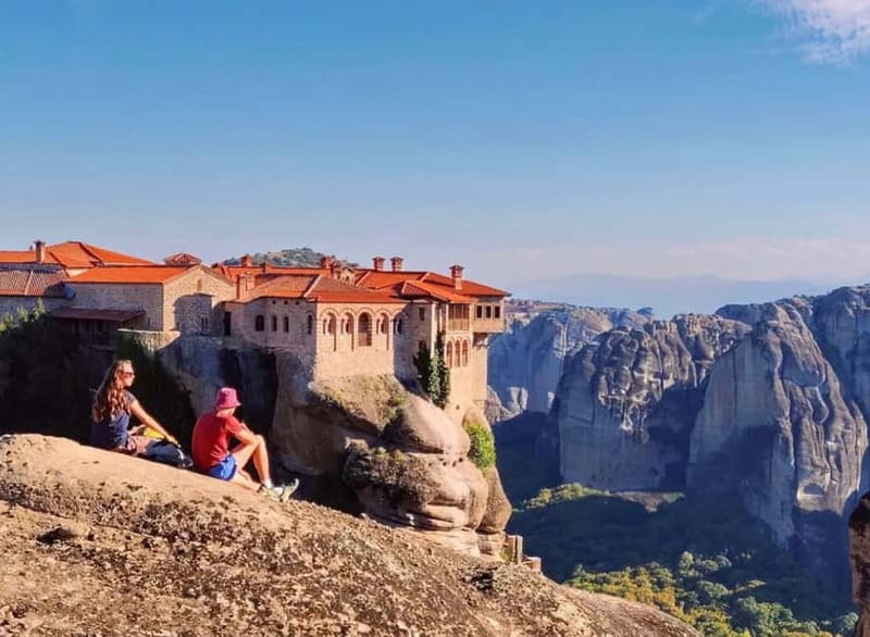 Athens: Meteora Monasteries Day Trip with Caves and Lunch - Lunch at a local restaurant: 10 dishes, vegan option, and a mixed reputation