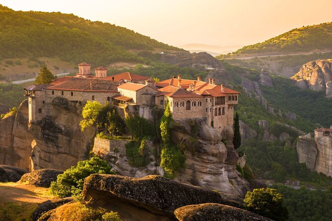 Athens: Meteora Monasteries Tour with Local Guide and Greek Lunch - Lunch at Kalambaka: What you should expect