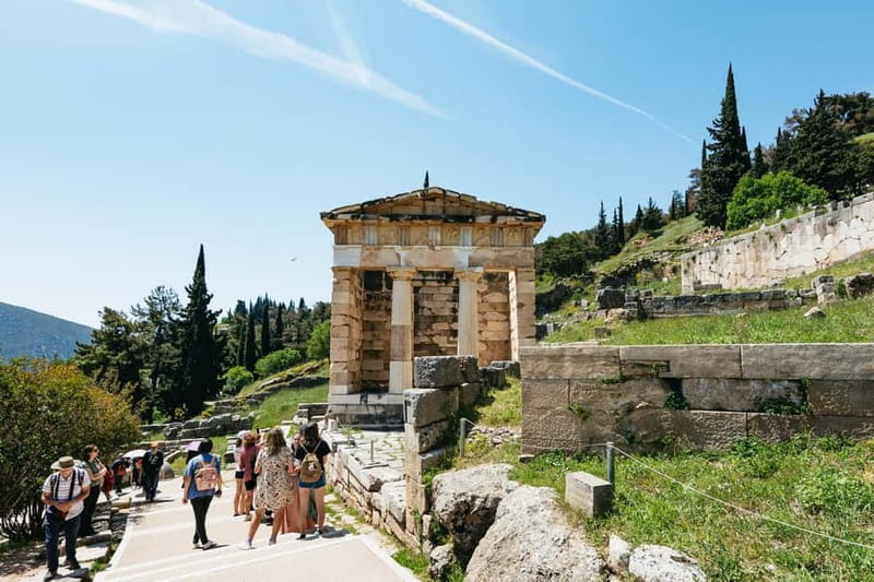 Athens: Mythology of Delphi, Museum and Arachova Guided Tour - Livadia coffee stop: a quick breather before the climb