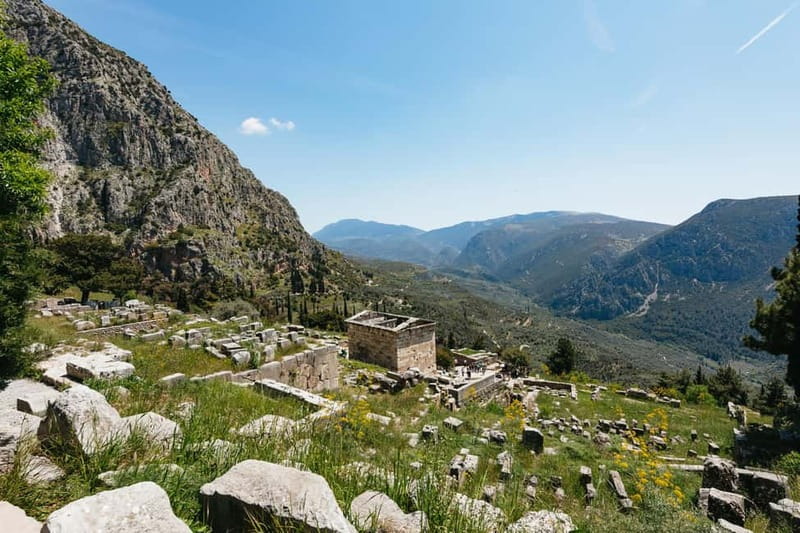 Athens: Mythology of Delphi, Museum and Arachova Guided Tour - Delphi Archaeological Site: the Temple of Apollo and the Oracle effect
