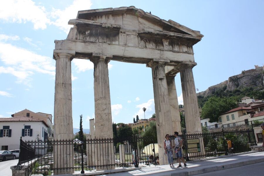 Athens: Plaka to Acropolis Smartphone Audio Tour - Plaka’s narrow streets and neoclassical corners: what the audio makes you notice