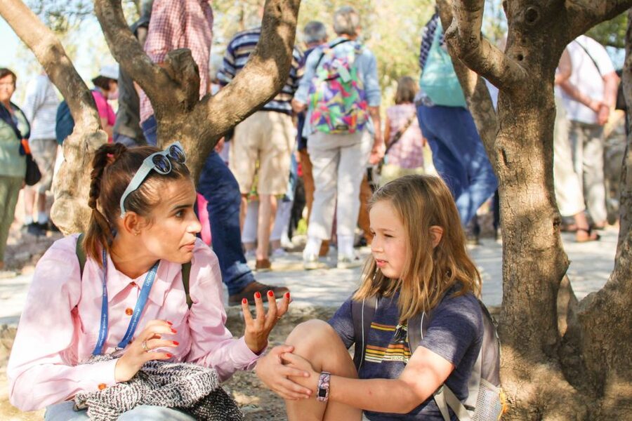 Athens: Private Acropolis Tour with focus on Kids & Families - Caryatids at the Erechtheion area, the statue moment kids remember
