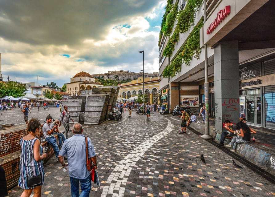 Athens Private Walking Tour in Spanish - The guide experience in Spanish, including examples like Victoria