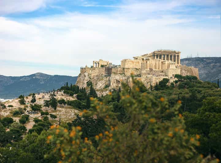 Athens Private Walking Tour in Spanish - Where you meet and how the walking pace works