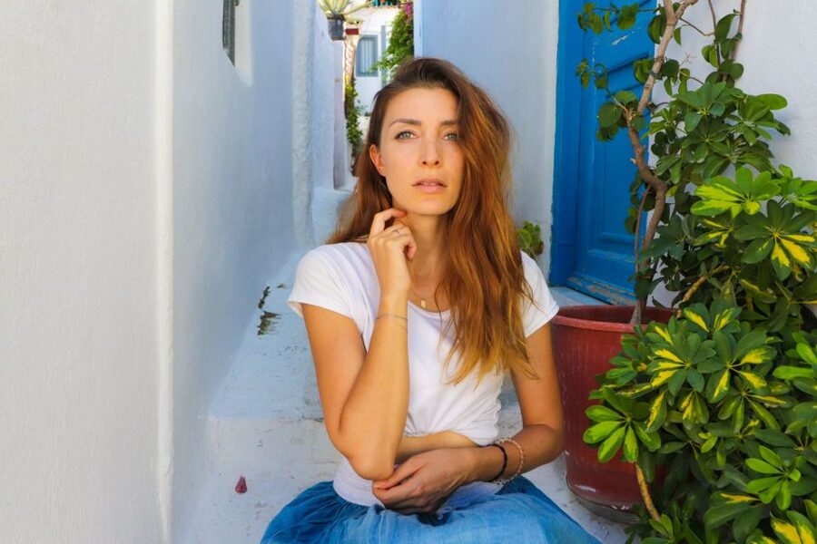 Athens: Professional photoshoot at Anafiotika Village - How the 15 to 45 minutes actually feels in practice