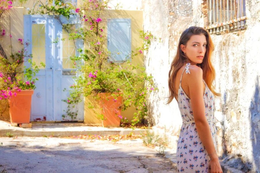 Athens: Professional photoshoot at Anafiotika Village - Who should book this photoshoot in Athens
