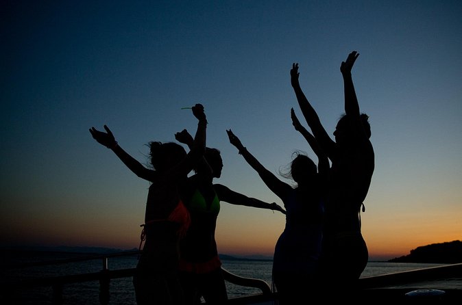 Athens Riviera Evening Cruise with Music and Swimming - Onboard Comfort: Wi-Fi, Safety Gear, and the Boat Experience