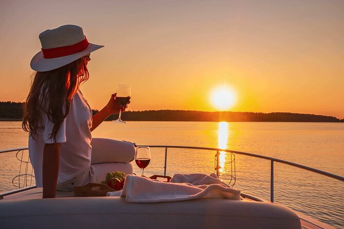 Athens Riviera Sunset Cruise with Snacks and Drinks Included - Glyfada Beach: The Coastal Detour That Breaks Up the Evening