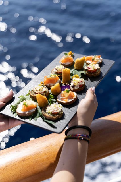 Athens: Saronic Islands Cruise with VIP Area Seating & Lunch - Aegina town and the guided cultural stops: where the day gets structured