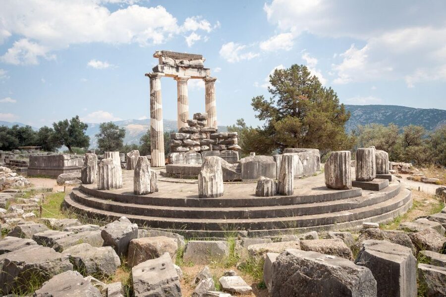 Athens: Small-Group Day Trip Tour to Delphi - Leaving Athens: Pickup, Ride Time, and the Beotia Route